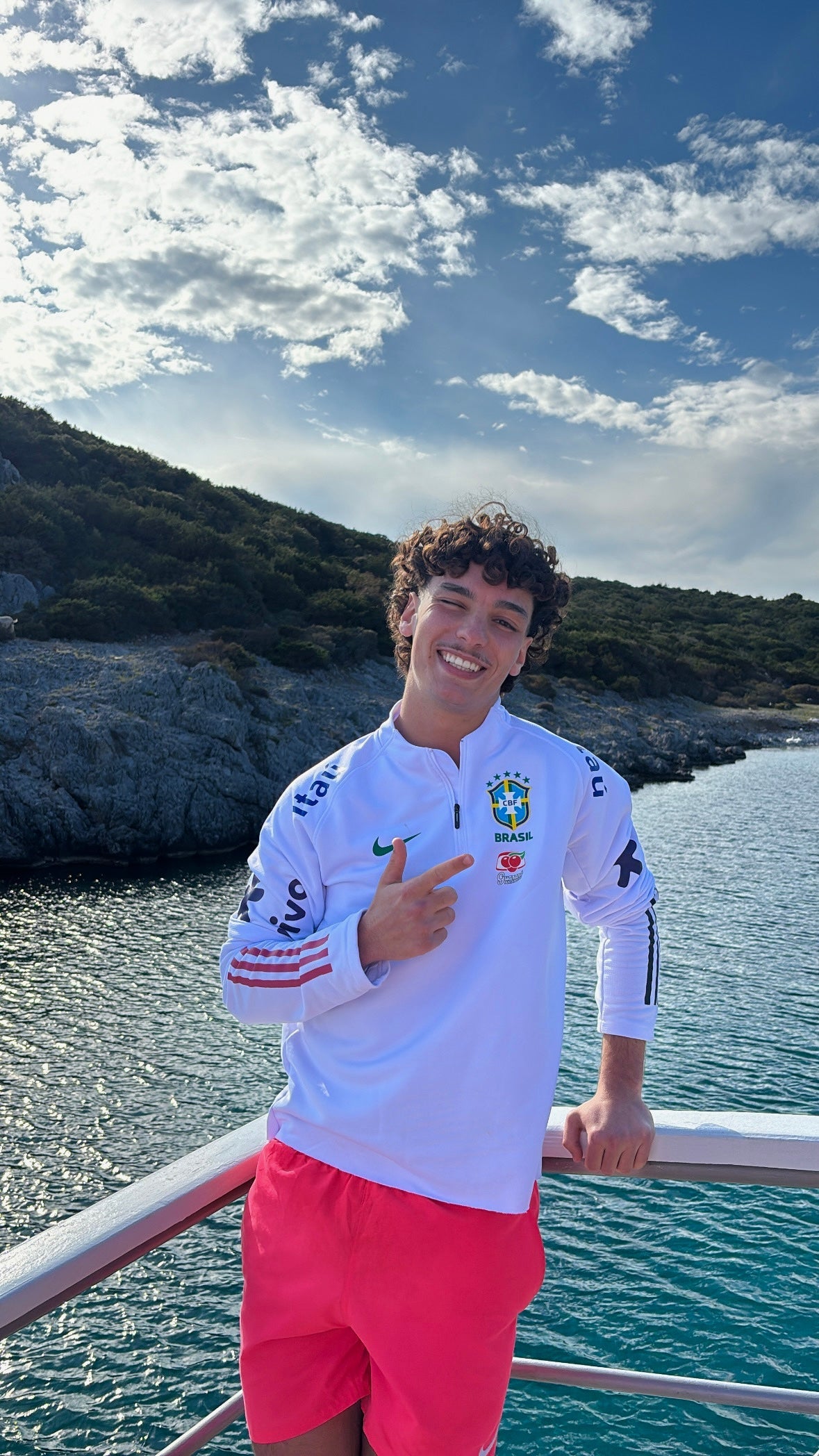 Pull zippé Brésil blanc – porté
